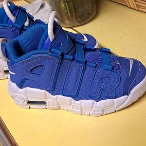 Nike Boys size 11C Blue Sneakers